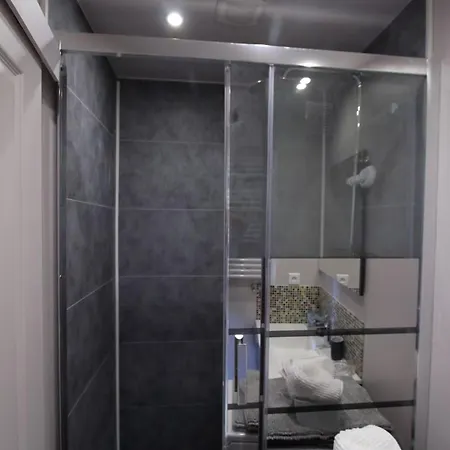 First Floor Fully Renovated شقة *