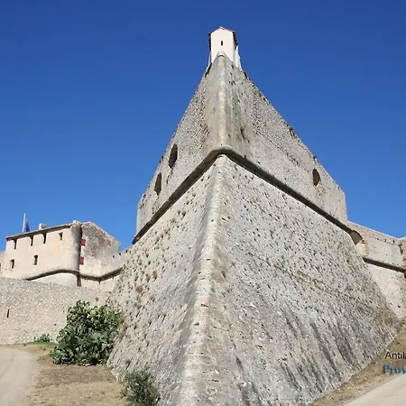 First Floor Fully Renovated شقة