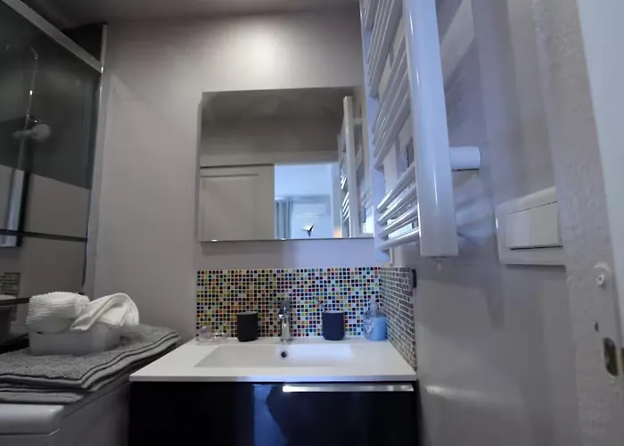 First Floor Fully Renovated شقة